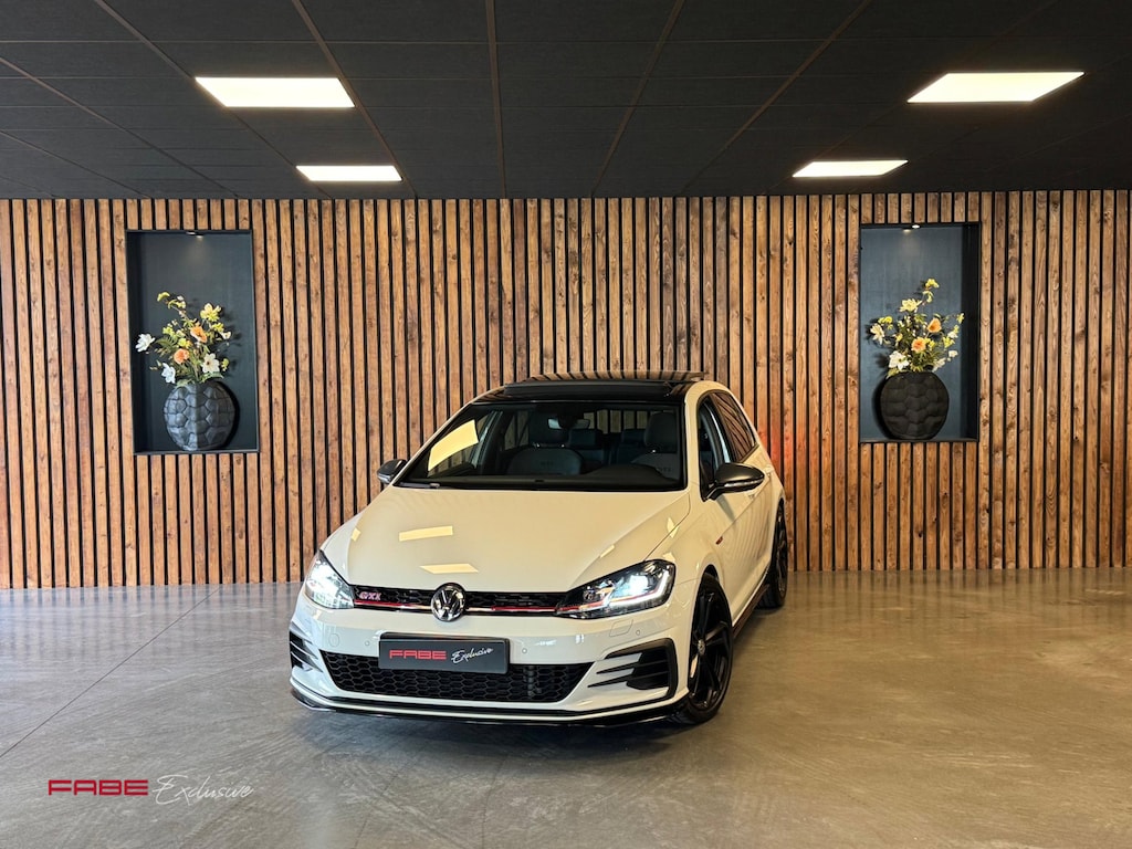 Volkswagen Golf 2.0 TSI GTI TCR / Pano / Dynaudio / Keyless / Camera / ACC / Virtual