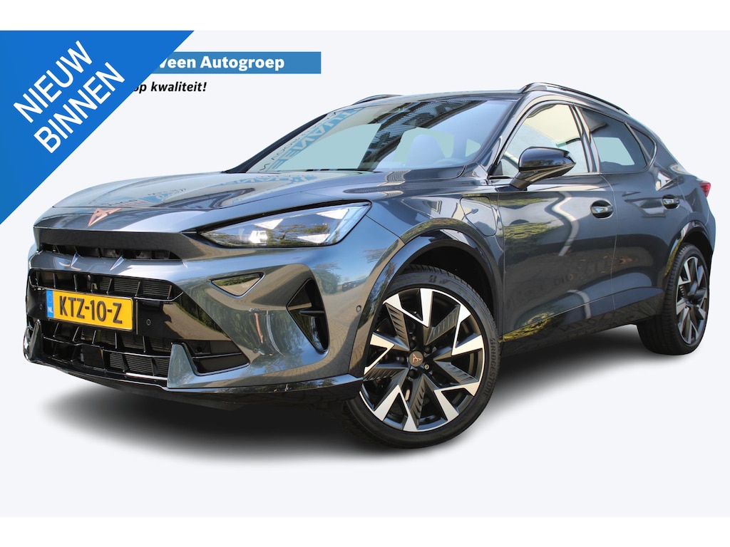 CUPRA Formentor 1.5 TSI e-Hybrid VZ Performance 272pk | SoH 100% | Panorama dak | Elektrisch wegklapbare trekhaak | Stoel/stuur verwarming | Elektrisch verstelbare stoel met memory | 360° Camera | Elektrische kofferbakklep | Keyless entry/start | Adaptive cruise controle | Schakelflippers | Apple CarPlay/Android Auto | Draadloze telefoonlader | Climate controle | Navigatie | Sfeerverlichting