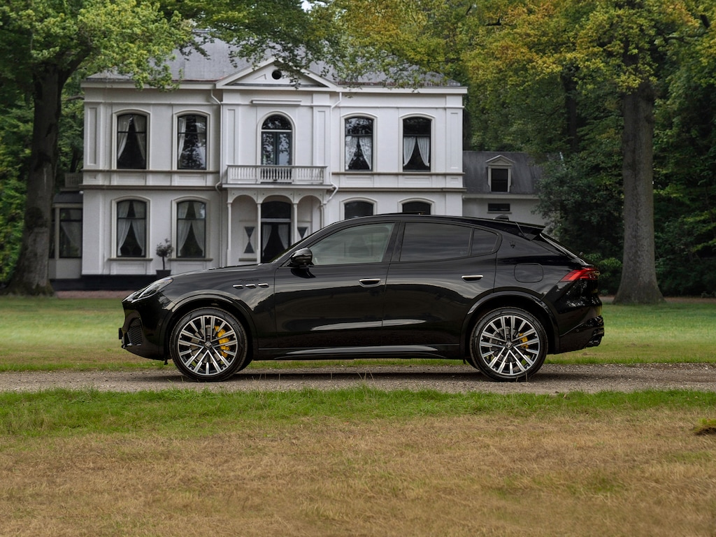Maserati Grecale Modena 330pk | Luchtvering | Pano-dak | Carbon interieur | Sonus Faber