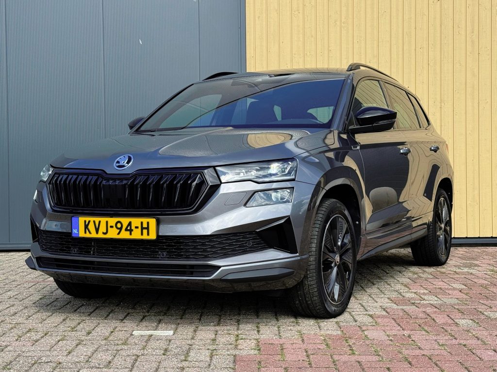 Skoda Karoq 1.5 TSI 150pk Sportline Business | Cruise | DCC | Matrix Led | Winterpakket | Carplay | Camera |