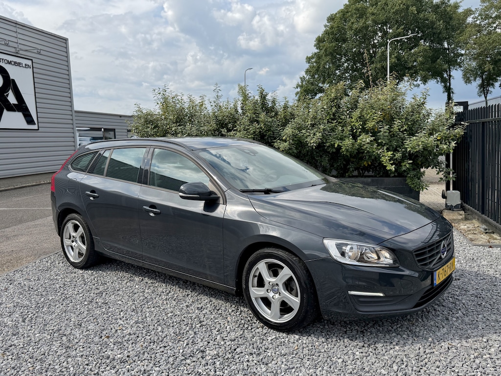 Volvo V60 2.0 D2 Kinetic Navi|PDC|Cruis|Media Grijs