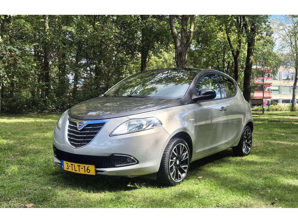 Lancia Ypsilon 0.9 TwinAir Platinum bj.2014 5 Drs|Leder|Clima|Nap.