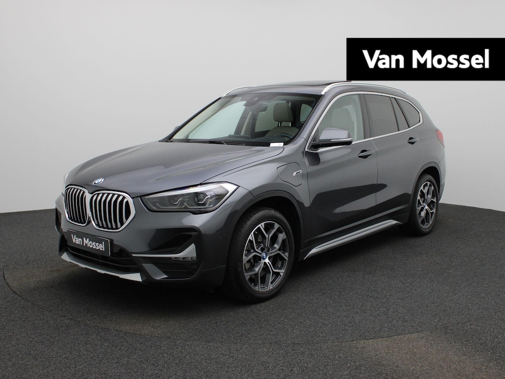 BMW X1 xDrive25e | PANORAMADAK | CAMERA | HEAD UP DISPLAY | PARKEERSENSOREN | CRUISE