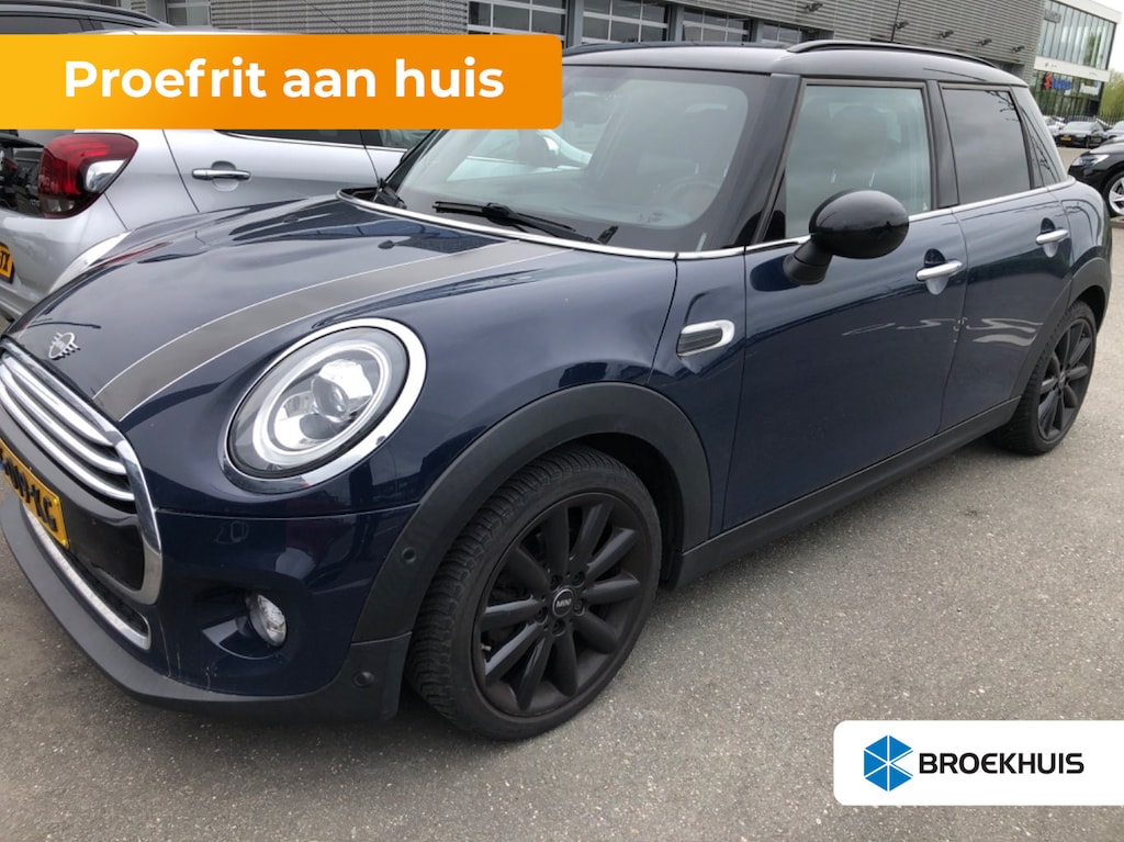 MINI Cooper 5-Deurs 1.5 Chili Luxe Lederen Bekleding | 17" Lichtmetaal | Camera | Parkeersensoren Rondom | LED | Climate | Achteruitrijcamera | Afwijkende dakkleur | Airco (automatisch)