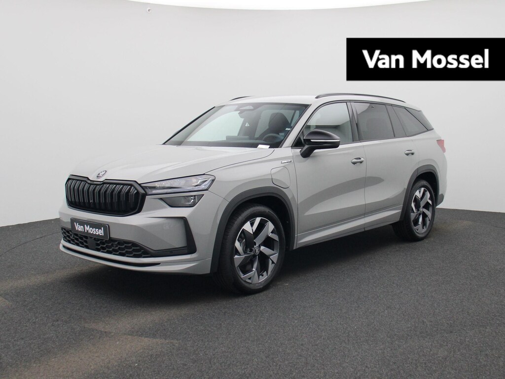 Skoda Kodiaq 1.5 TSI PHEV Sportline Business 204 PK Automaat | Panormadak | Trekhaak | Canton Geluidssysteem |  Matrix LED Koplampen | Navigatie |  Apple Carplay/Android Auto | Keyless Entry | Climate Control | Adaptive Cruise Control | Parkeersensoren | Elektrische achterklep | Privacy Glass | Stoelverwarming | Lichtmetalen velgen | 2000 euro inruilpremie