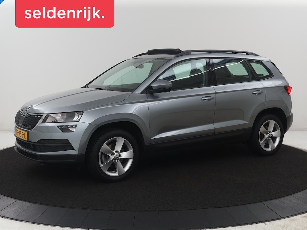 Skoda Karoq 1.5 TSI ACT Ambition Business | Panoramadak | Park assist | Climate control | Carplay | DAB | 17'' | Cruise control | Navigatie |