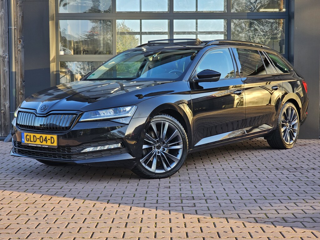 Skoda Superb Combi 1.4 TSI iV Business Edition Plus | Pano | Trekhaak | Matrix LED | Stoel & stuurverw. | Elek. stoelen | Elek. achterklep | ACC | Blind spot |
