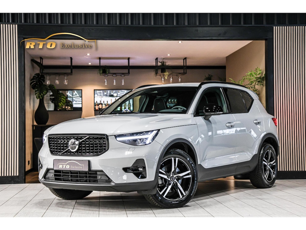 Volvo XC40 2.0 B3 Plus Dark