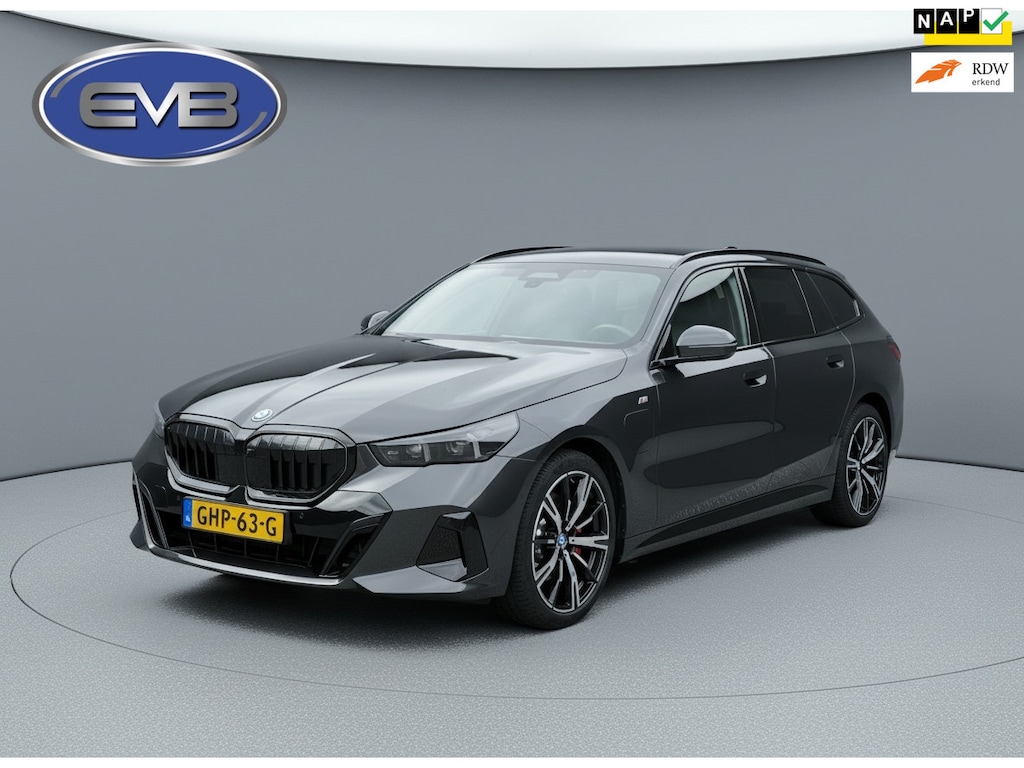 BMW 5-Serie Touring 530e, M sport PRO, ALLE OPTIES, panoramadak, electr bedienbare trekhaak,b&w, nieuwprijs € 98781,- NL auto nap