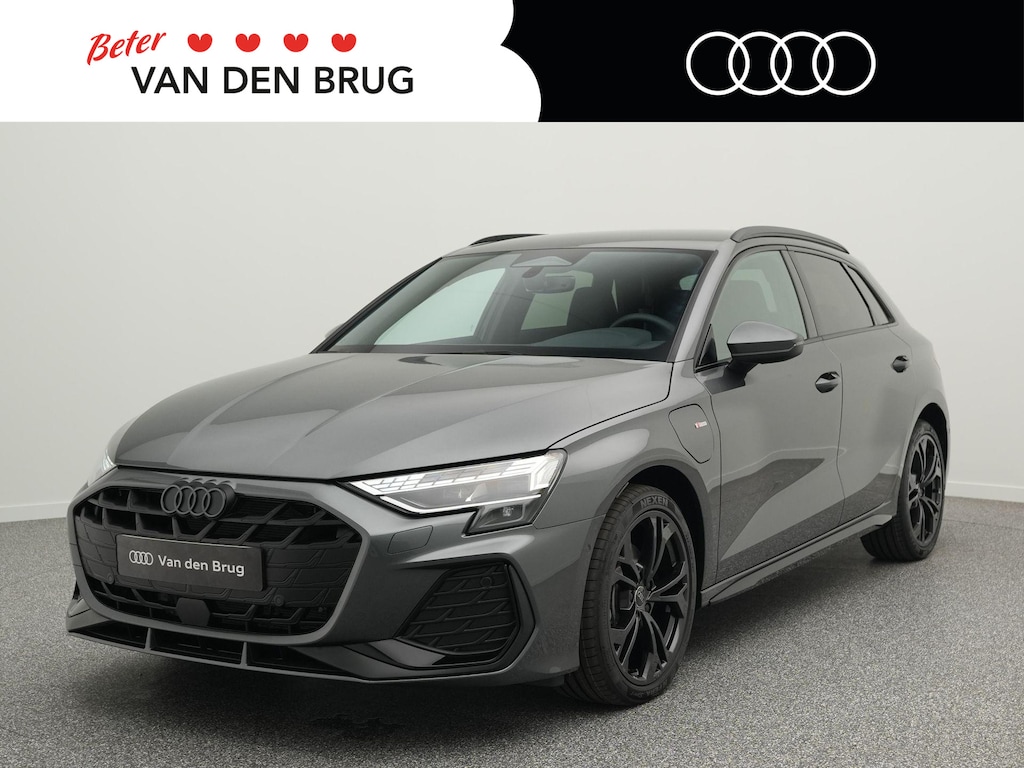 Audi A3 Sportback 40 TFSI e 204 PK S edition | Lederen S-line bekleding | SONOS - Sound | Trekhaak | Stoelverwarming Voor | 19" | Side Assist |