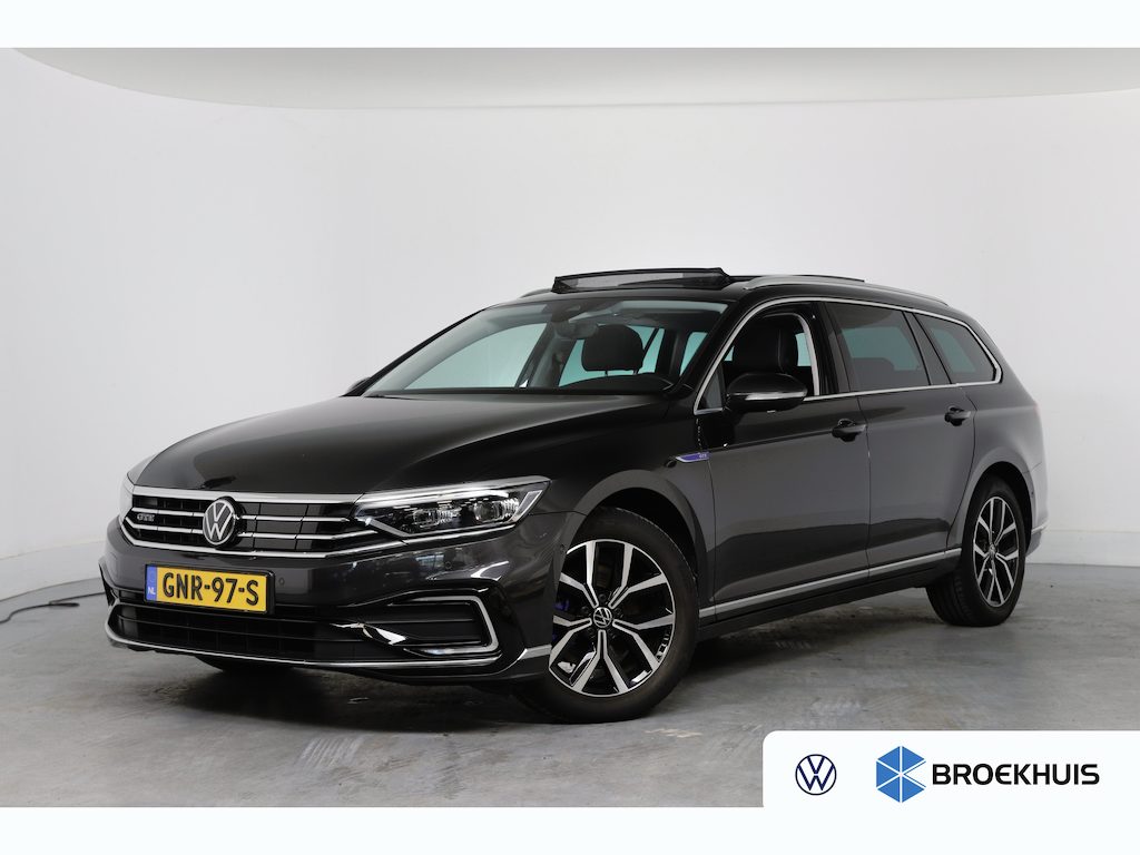 Volkswagen Passat Variant 1.4 TSI PHEV Automaat GTE Business | SOH 88% | Cruise Controle Adaptief | Elektrisch Panoramadak | Camera | Stoelverwarming Voor & Achter | Navigatie | Climate Control |