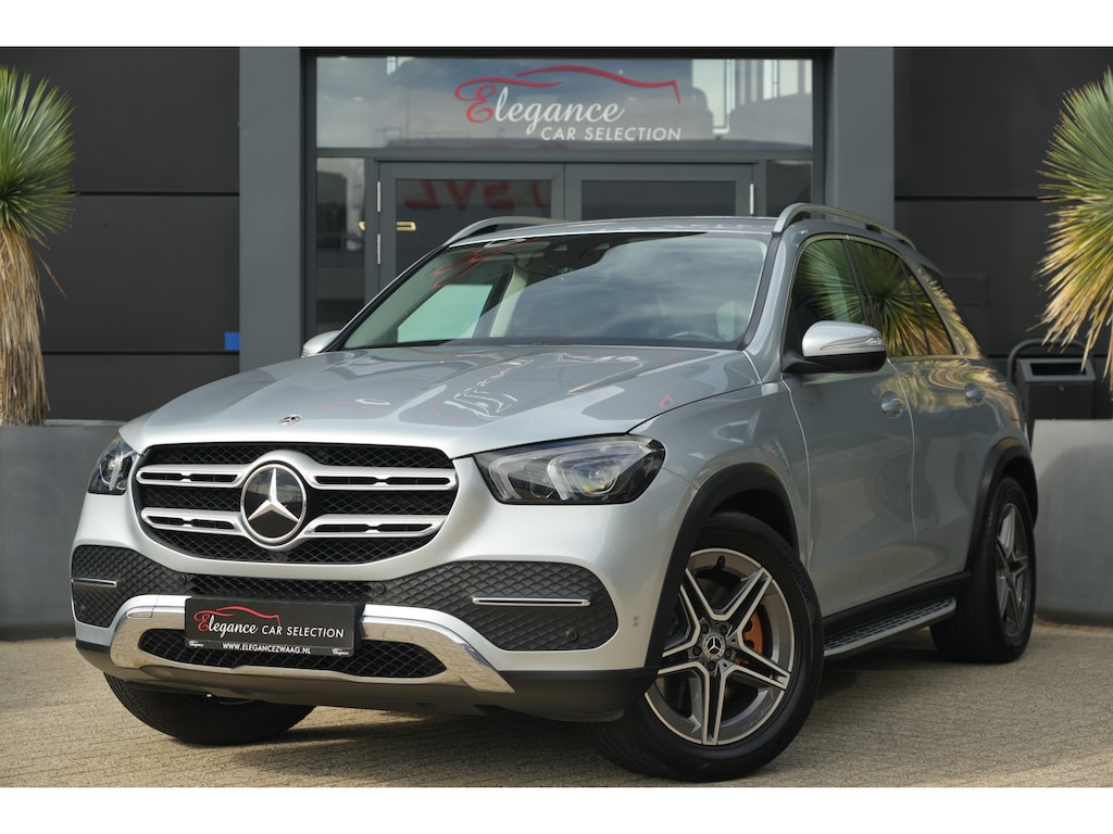 Mercedes-Benz GLE 350 e 4MATIC | 334PK | Plug-in Hybrid | NAV | Camera | Stoelverwarming | Leder De Mercedes-Benz GLE 350 e biedt met zijn 4MATIC vierwielaandrijving veel comfort en zekerheid onderweg en beschikt bovendien over een maximaal trekgewicht van maar liefst 2.700 kg. De combin