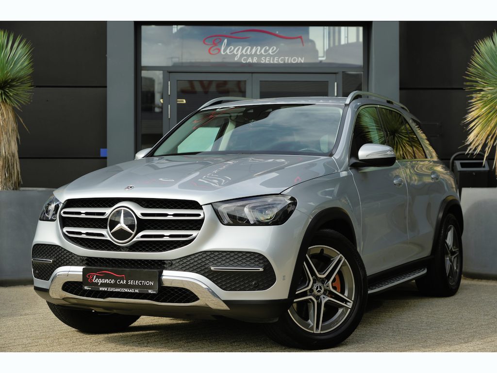 Mercedes-Benz GLE 350 e 4MATIC AMG | 334PK | PHEV | Netjes Onderhouden | Stoelverwarming | Camera De Mercedes-Benz GLE 350 e biedt met zijn 4MATIC vierwielaandrijving veel comfort en zekerheid onderweg en beschikt bovendien over een maximaal trekgewicht van maar liefst 2.700 kg. De combin
