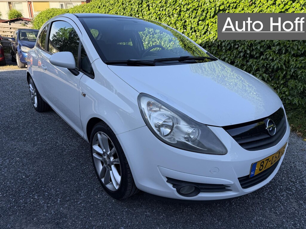 Opel Corsa 1.4-16V Color Edition | Airco | LMV | Sportstoelen | Elekt. Ramen | Privacy Glass | APK tot 29-03-2027!