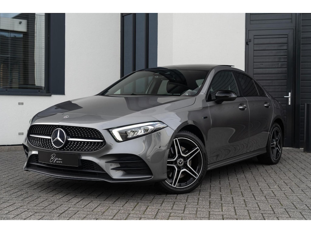Mercedes-Benz A-klasse 250 e AMG NIGHT PANO / AMBI LED / CARPLAY