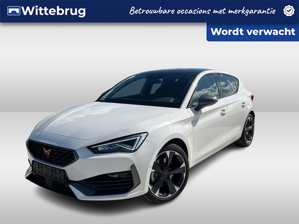 CUPRA Leon 1.4 e-Hybrid 204pk Performance DSG Automaat / Panorama schuifk dak / Navigatie / LM 18 inch / Park Assist / Camera / APP