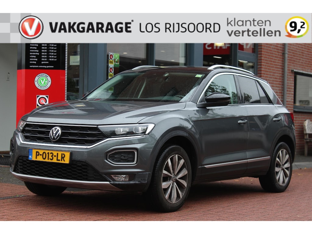 Volkswagen T-Roc 1.5 TSI Aut.*Sport* | Trekhaak | Carplay | Stoelverwarming | Adaptieve Cruise & Climate Control | Camera | PDC | Privacy | Navigatie | Bluetooth |
