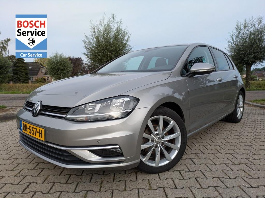 Volkswagen Golf 1.0 TSI Comfortline Business I Camera I ACC I Carplay I Massagestoel I Trekhaak I Clima I Stoelvw I Alcantera