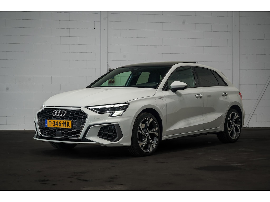 Audi A3 Sportback 40 TFSI e Edition S-Line | PHEV | Pano |  LED Matrix | Keyless | Stoelverwarming