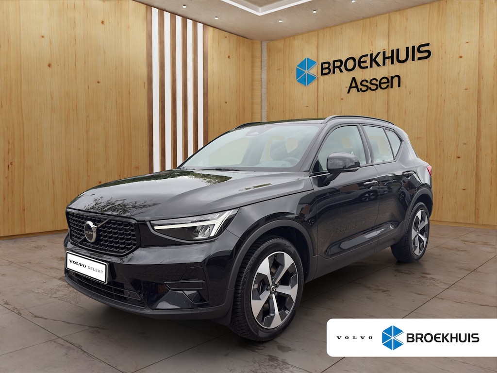 Volvo XC40 2.0 B4 Plus Dark | Harman Kardon | Stoel + Stuur Verwarming | Trekhaak | Camera | BLIS | Keyless Start / Entry |