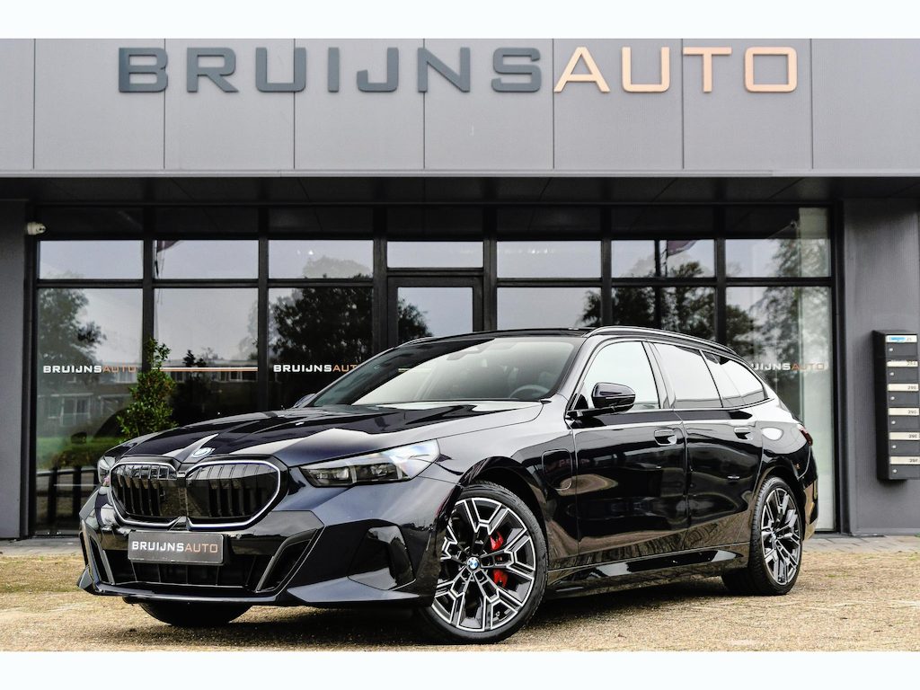 BMW 5-Serie Touring 550e xDrive M Sport Pro Edition|Glazendak|Trekhaak