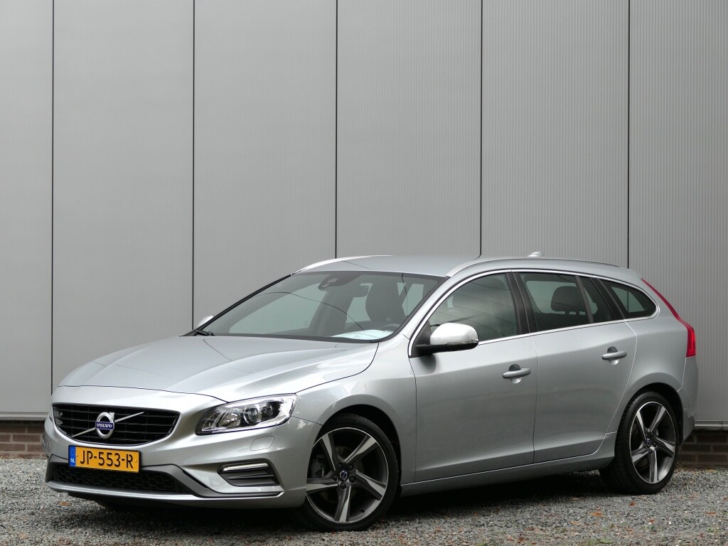 Volvo V60 2.0 T3 R-Design Trekhaak / Xenon / Standkachel
