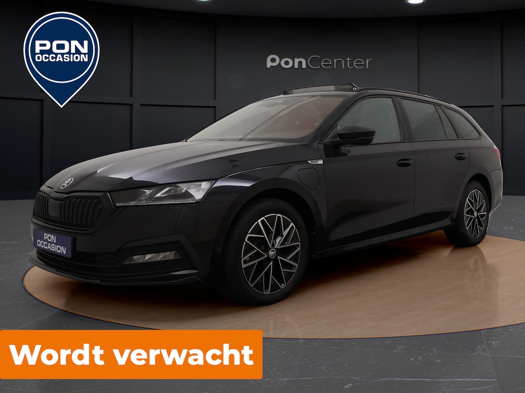Skoda Octavia Combi 1.4 TSI iV PHEV Sportline | Pano Dak | Camera | ACC | Matrix LED | Stuur-/Stoelverwarming | Sportstoelen | 17'' |