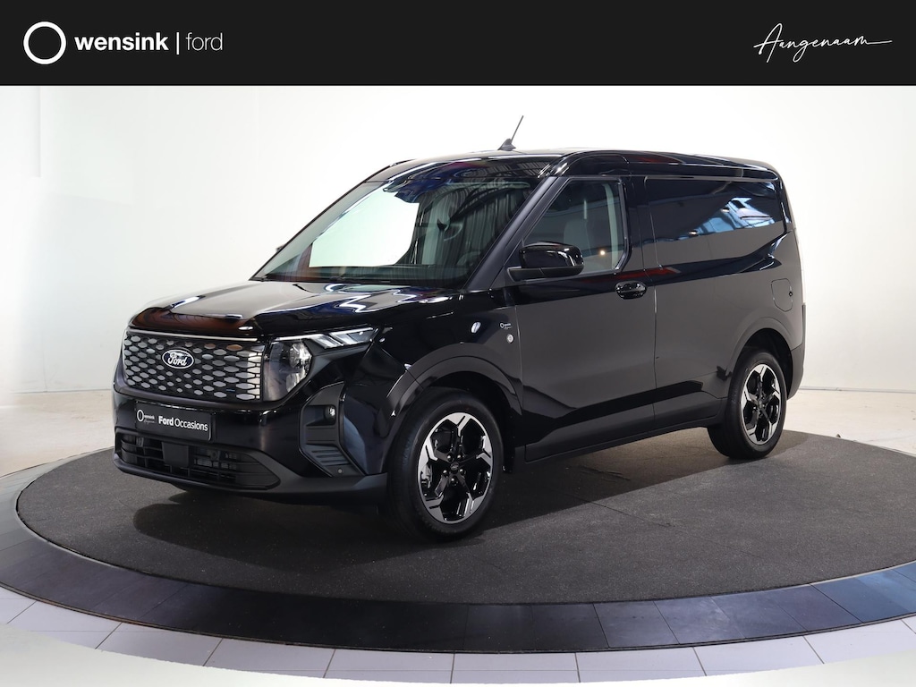 Ford Transit Courier E-Transit Limited 46 kWh 17'' LICHTMETALEN VELGEN, WINTERPACK, CLIMATE CONTROL, ACHTERUITRIJ CAMERA + PARKEERSENSOREN VOOR, DRIVER ASSISTANCE PACK INCL. NAVIGATIE, 16'' RESERVEWIEL, LED LAADRUIMTEVERLICHTING , LAADVLOERBESCHERMING, RUBBER , TREKHAAK
