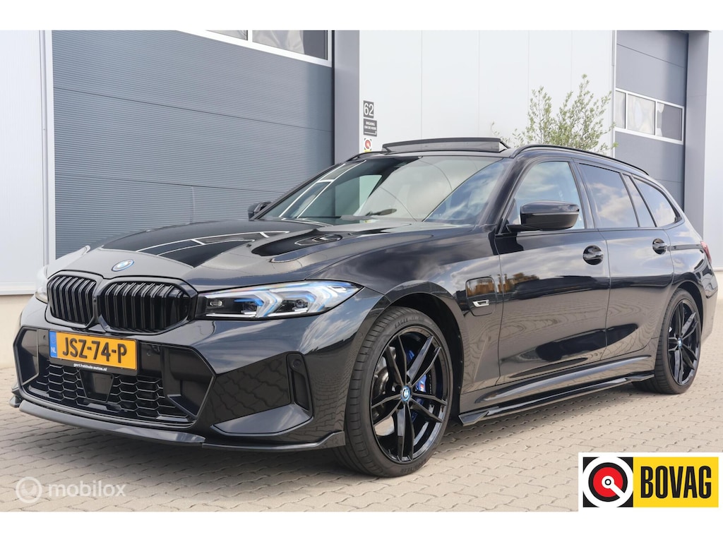 BMW 3-Serie Touring 330e xDrive M Sport | Panodak | Leder | H/K | Trekhaak