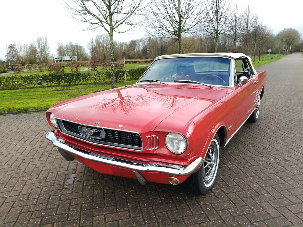 Ford Mustang CONVERTIBLE 200 Convertible T Code!