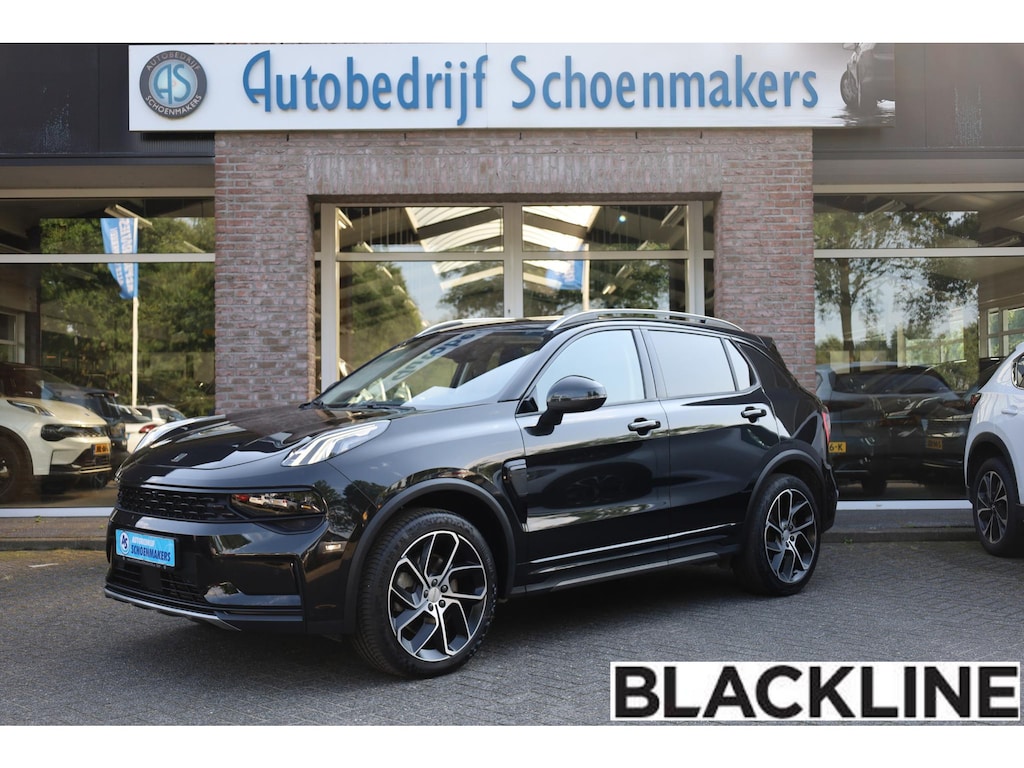 Lynk & Co 01 1.5 261PK! 6.6 Kwh LADEN! BLACKLINE! 360-CAMERA PANO/SCHUIF INFINITY DAB NAVI CARPLAY STOELVERWARMING ELEK.ACHTERKLEP 20"LMV