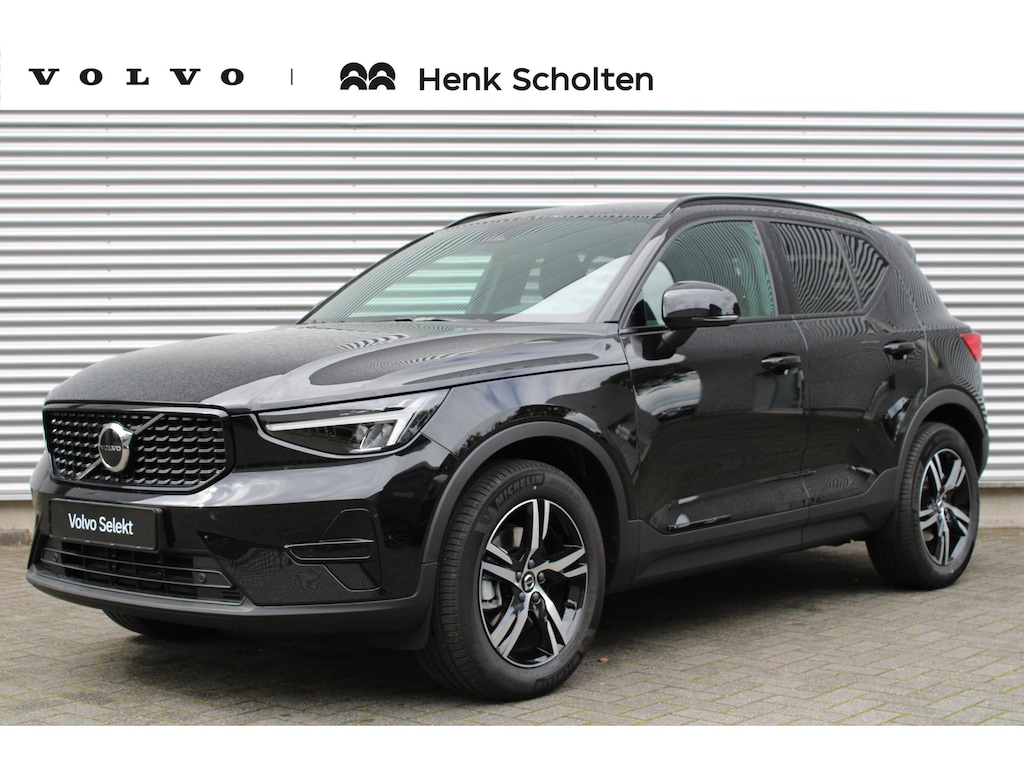 Volvo XC40 B4 Plus Dark | Trekhaak | Verwarmbare voorstoelen en voorruit | Premium audio by Harman Kardon | Apple carplay/Android auto | Adaptieve cruise control