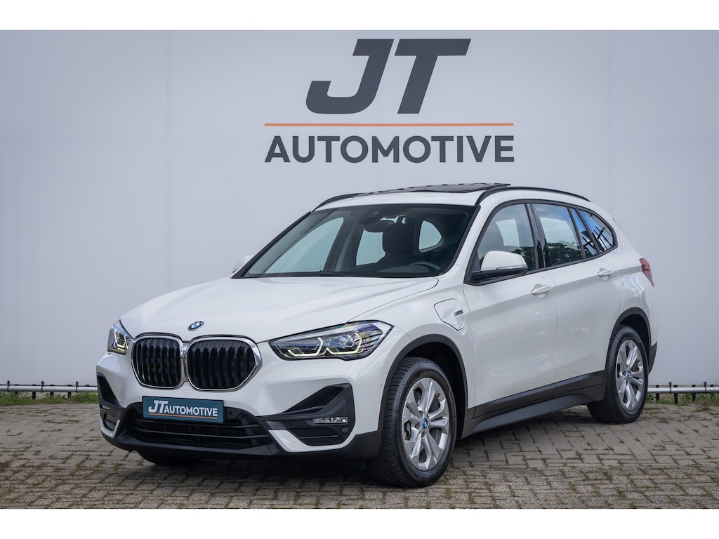 BMW X1 XDRIVE25E Plug in Hyb Executive Panoramadak | Elektrische kofferbak | Voorruitverwarming | Cruise control | Pdc | Dab