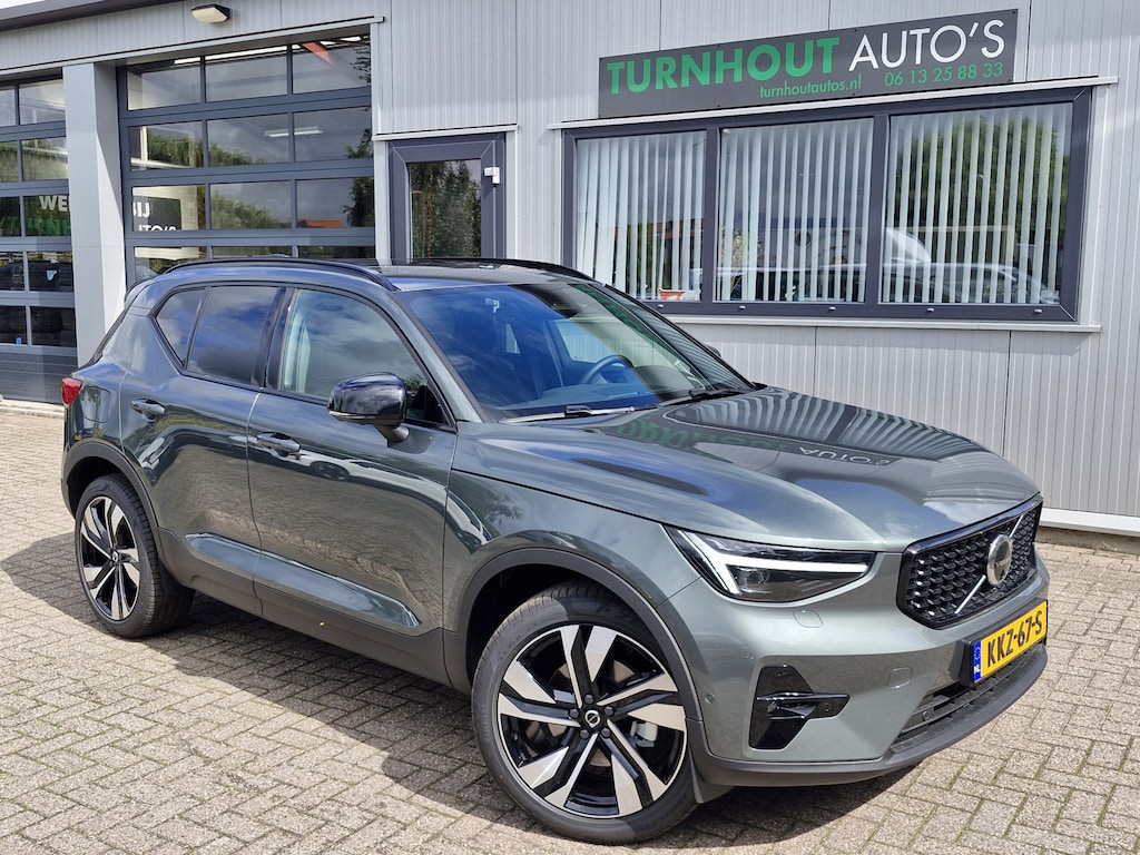 Volvo XC40 B4 Plus Dark met Lighting Pack (koplampen adaptief, koplampreiniging, matrix led koplampen, mistlampen voor) en Elektrisch glazen panorama-dak en trekhaak inklapbaar en nog veel meer.....