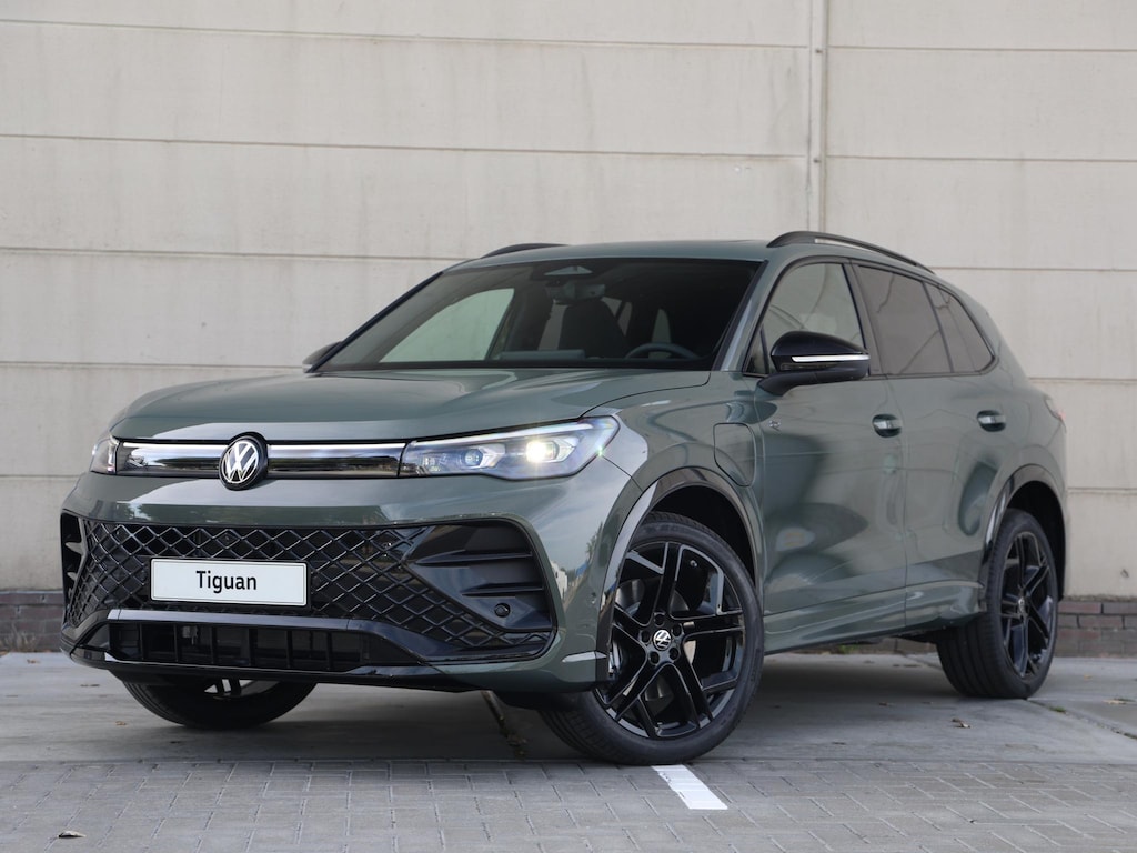 Volkswagen Tiguan R-Line Edition 1.5 eHybrid 204 PK | Trekhaak | 20" inch velgen | Panoramadak | Massagestoelen | Headup display |