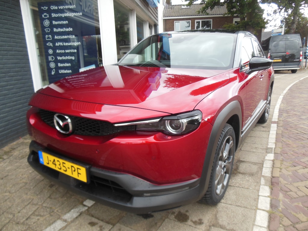 Mazda MX-30 e-SkyActiv 145 First Edition 36 kWh 12 maanden Bovag garantie SOH 94% carplay/android
