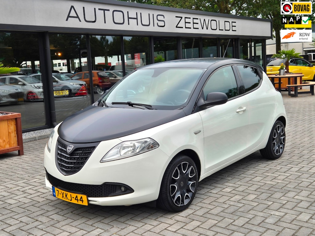Lancia Ypsilon 0.9 TwinAir S MomoDesign I NAP I MOMO