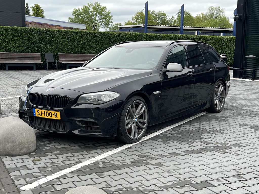 BMW 5-Serie Touring M550xd, EURO 6, PANORAMADAK, LEDER, HUD, CLIMATE CONTROL, CRUISE CONTROL, STOELVERWARMING, LICHTMETAAL 20"
