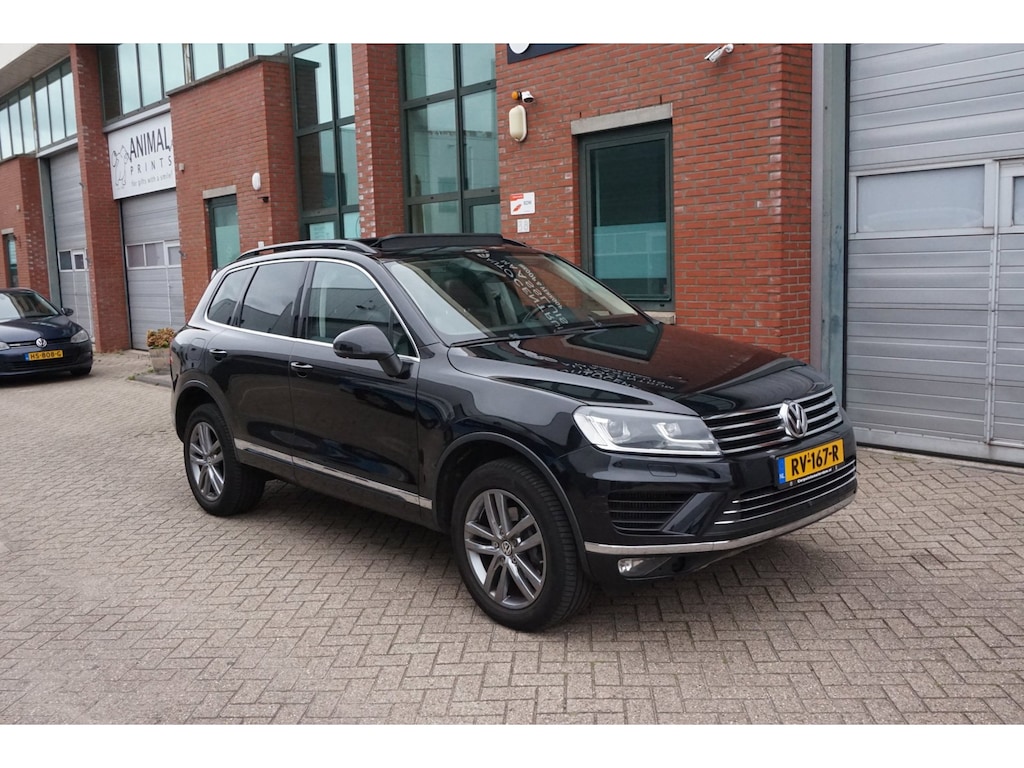 Volkswagen Touareg 3.0 TDI Exclusive Series Lage km , Pano, leer!