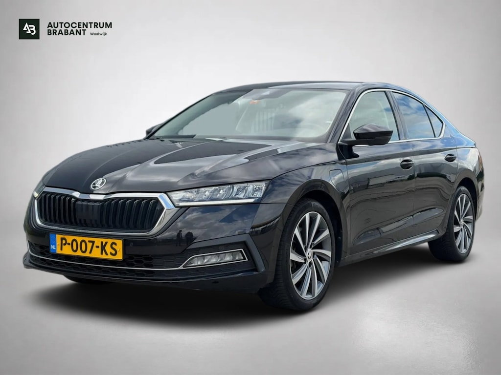 Skoda Octavia 1.4 TSI iV PHEV Sportline Business(Goed OnderH, Carplay/ Android, Camera, Elektrische Stoelen, StoelV/ StuurV, Etc)