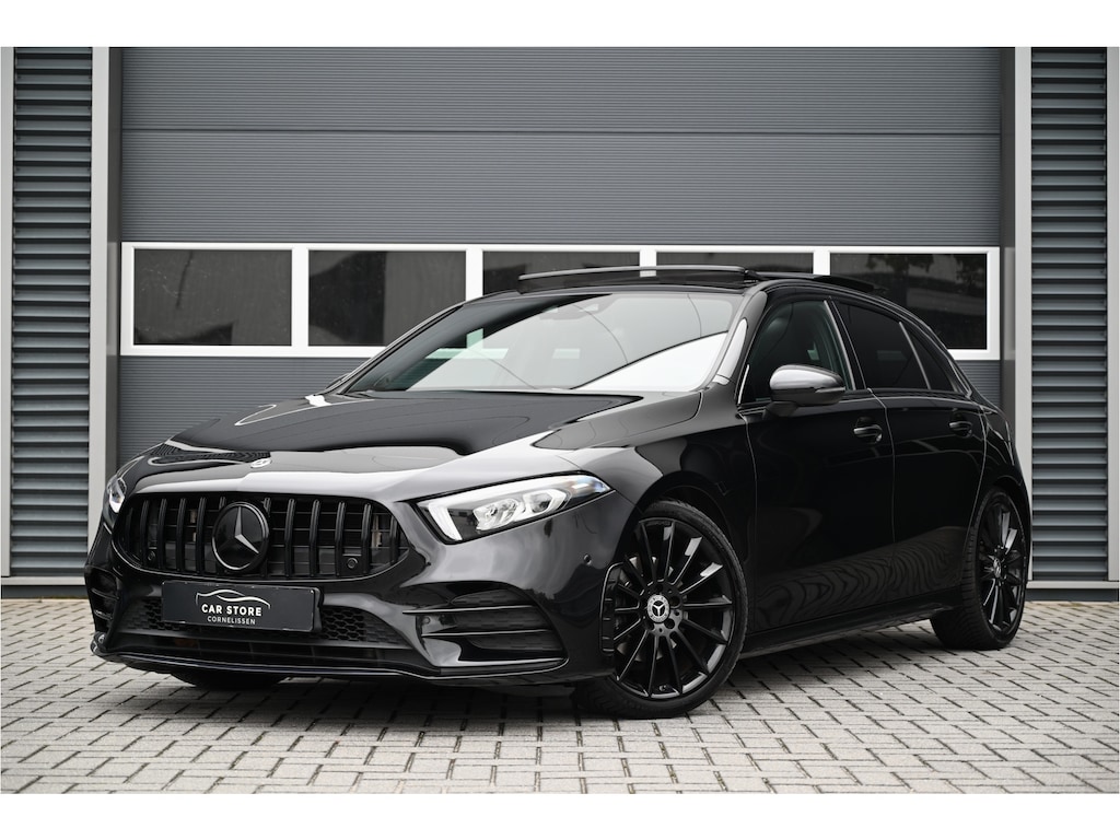Mercedes-Benz A-klasse 200 AMG / PANO / NIGHT / SFEERVERLICHTING / WIDESCREEN / CAMERA / LED / 19"