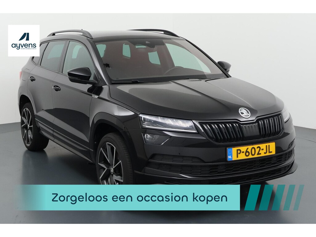 Skoda Karoq 1.5 TSI ACT Sportline Business Sportief silhouet in Black Magic, met alle ruimte die je van een Karoq verwacht