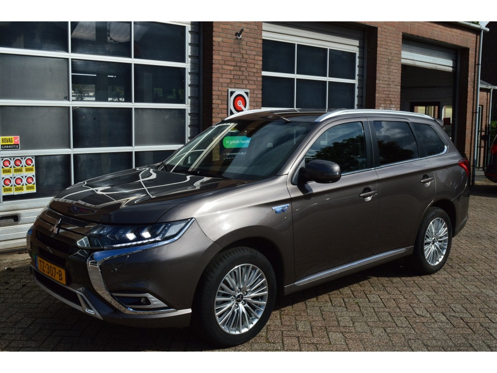 Mitsubishi Outlander 2.4 PHEV Intense,Automaat | Navi | Leder | Trekhaak | Camera | PDC