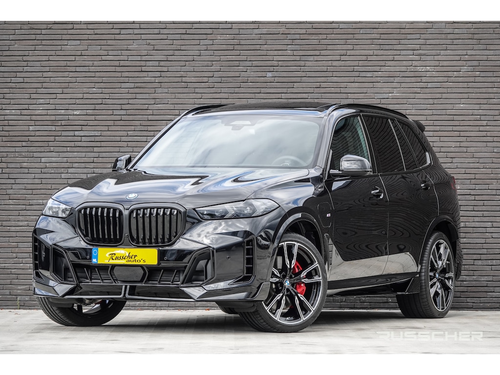 BMW X5 xDrive50e 490Pk X-Drive | M-Sport Pro | M Perfomance | Shadowline | Luchtvering | Panoramadak | 360° Camera | Harman-Kardon | Head Up Display | Trekhaak | 22''
