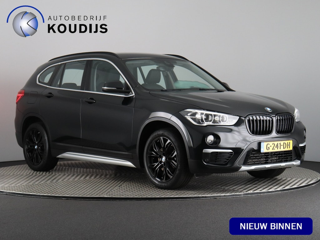 BMW X1 sDrive18i High Executive (Afn. Trekhaak / Carplay / Camera / Cruise / Navi / Stoelverw.)