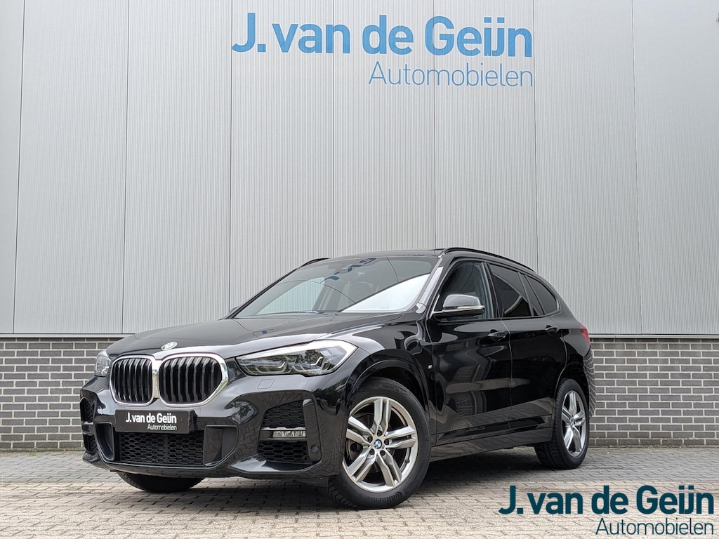 BMW X1 sDrive18i Executive | M-Sport | Panorama | LED| Camera