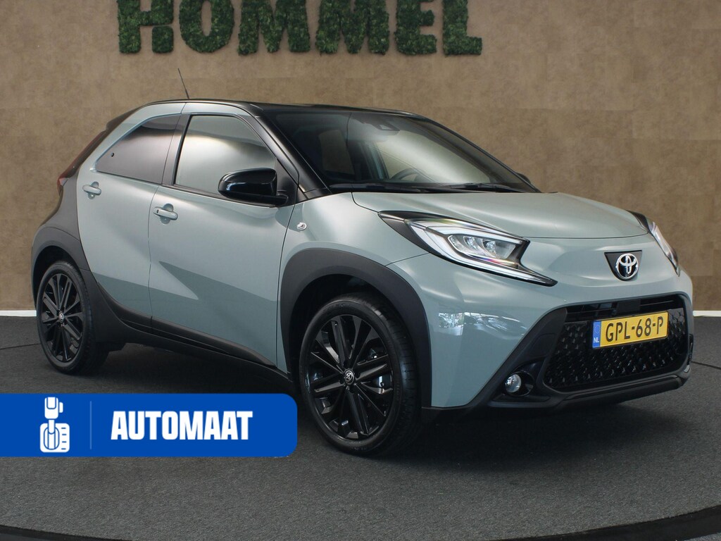 Toyota Aygo X 1.0 VVT-i S-CVT Premium ORIGINEEL NEDERLANDSE AUTO - TWO TONE - STOELVERWARMING - ADAPTIEVE CRUISE CONTROL - APPLE CARPLAY/ANDROID AUTO - CAMERA - CLIMATE CONTROL - PARKEERSENSOREN ACHTER - NAVIGATIE - JBL AUDIO