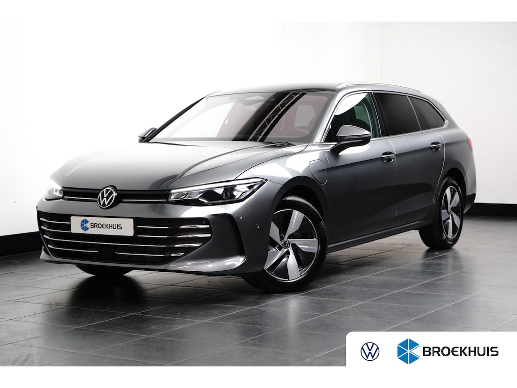 Volkswagen Passat Variant 1.5 TSI eHybrid 204 pk Business | Wegklapbare Trekhaak | Achteruitrijcamera | Elektrische achterklep |