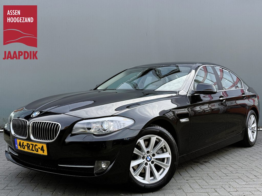 BMW 5-Serie BWJ 2011 523i 204 PK High Executive AUTOMAAT | TREKHAAK | LEDER | STOELVERW. | ELEKTR. STOELEN | NAVI | CLIMA | CRUISE | LMV | PDC
