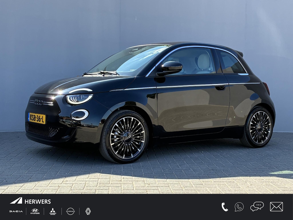 Fiat 500e La Prima 42 kWh / SOH 94% / Apple Carplay/Android Auto / Achteruitrijcamera / Adaptieve Cruise Control / Lichtmetalen Velgen 17" / Navigatie / 3-fase / Snelladen /
